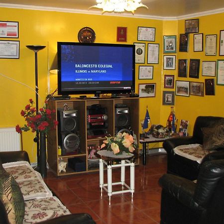 Hostal El Mirador Punta Arenas Exterior photo