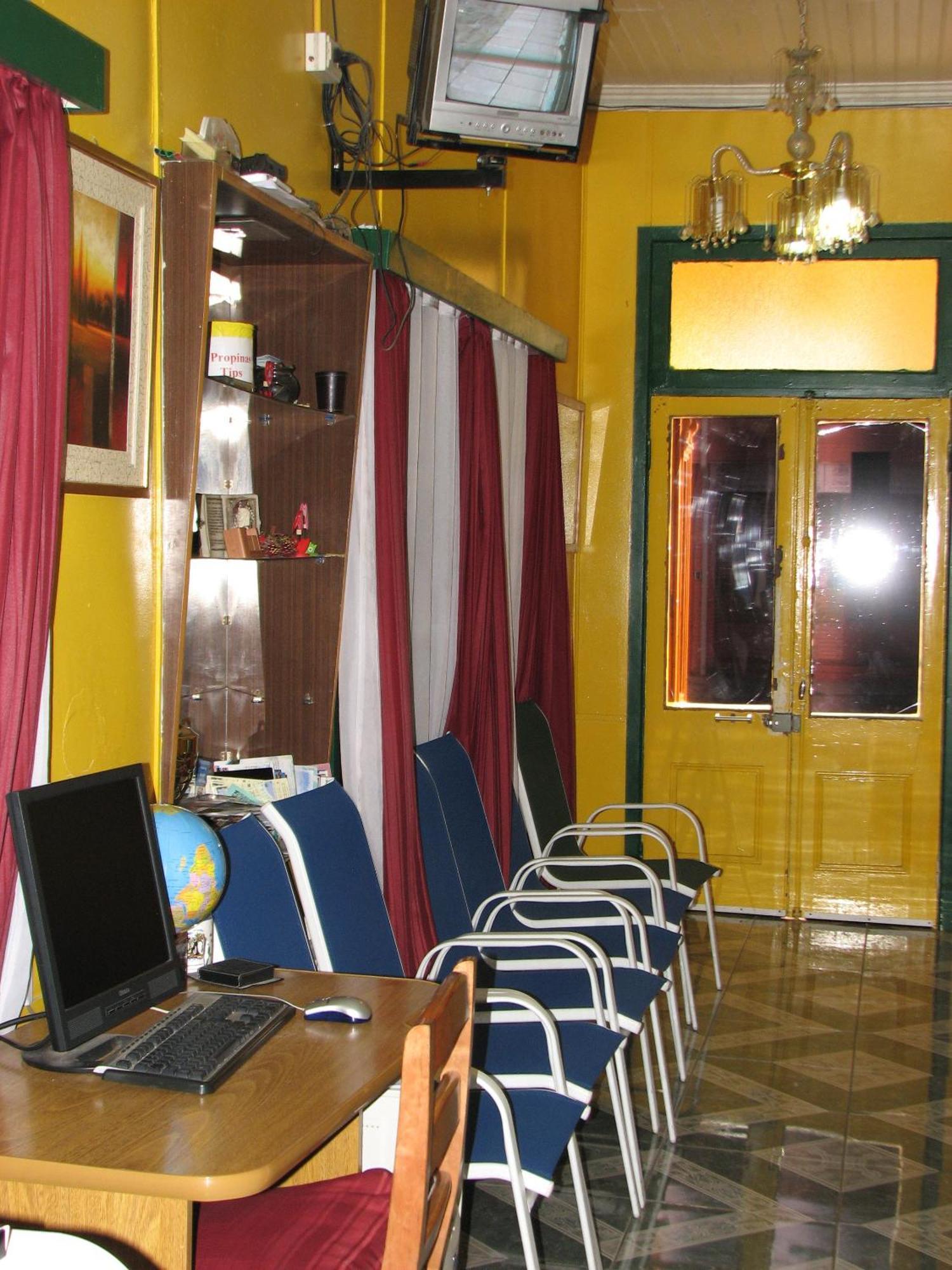 Hostal El Mirador Punta Arenas Exterior photo